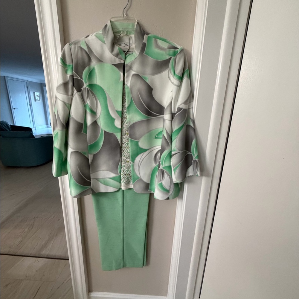 Alfred Dunner Cream and Green jacket pant set